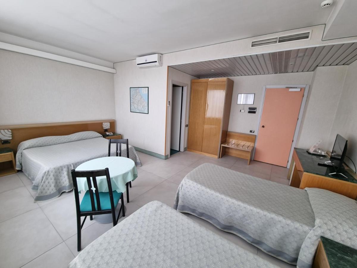 Hotel Thema Rocca San Giovanni Esterno foto